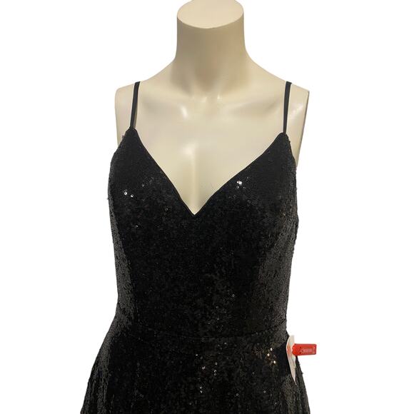 Mac Duggal V Neck Sequined Ball Gown Black 49483 - Picture 5 of 8